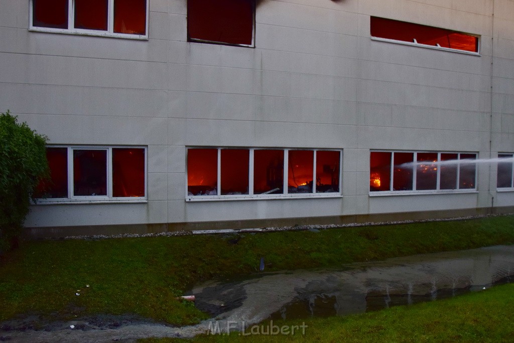 Grossbrand Halle Troisdorf Kriegsdorf Junkersring P195.JPG - Miklos Laubert